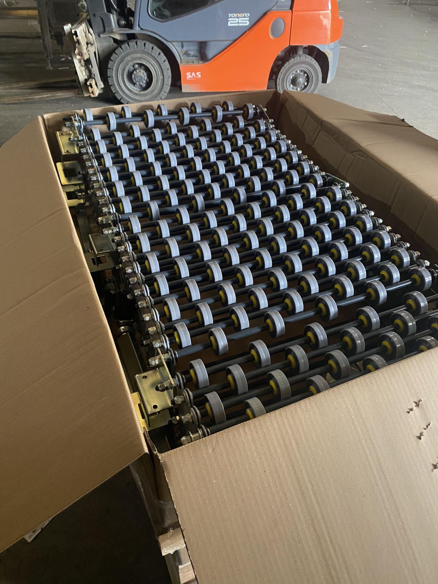 Westrock linkx systems LTD extendable box conveyor , boxed (warehouse)