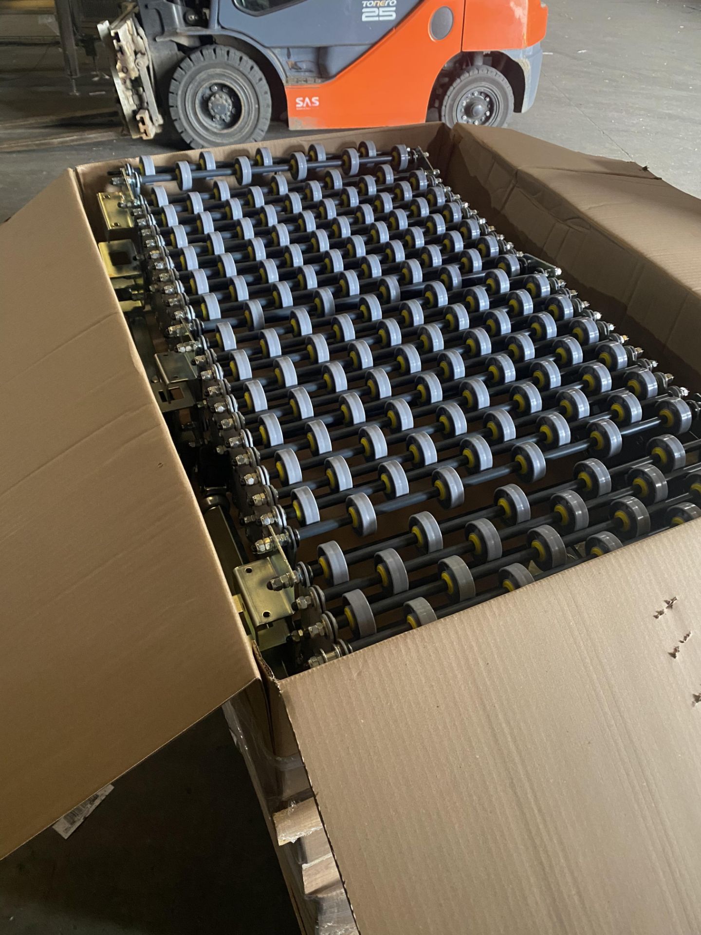 Westrock linkx systems LTD extendable box conveyor , boxed (warehouse)