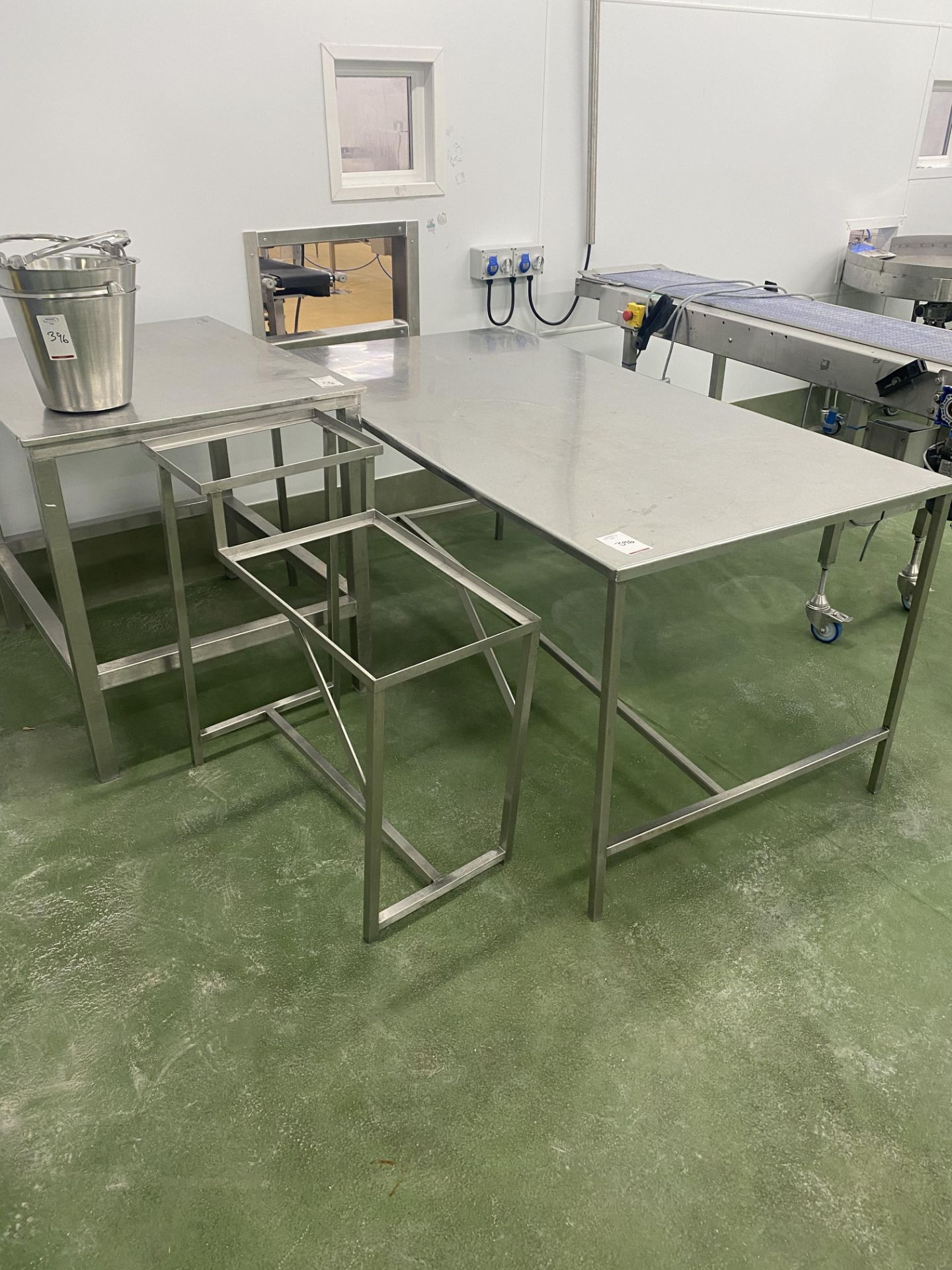 Stainless steel preparation bench , stainless steel preparation table , 3 stainless steel buckets