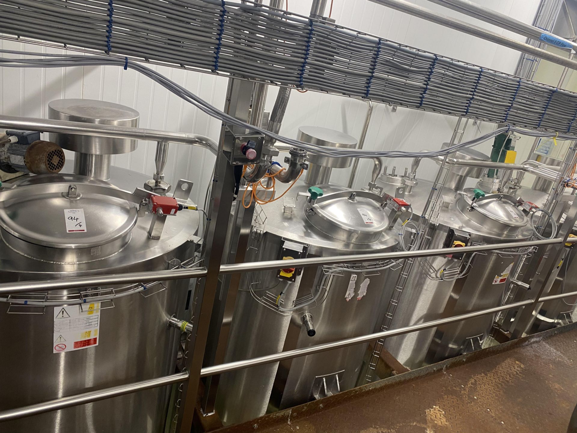 6 2500L stainless steel vertical mixing tanks with purpose built stainless steel dispensing boards 4 - Image 9 of 20