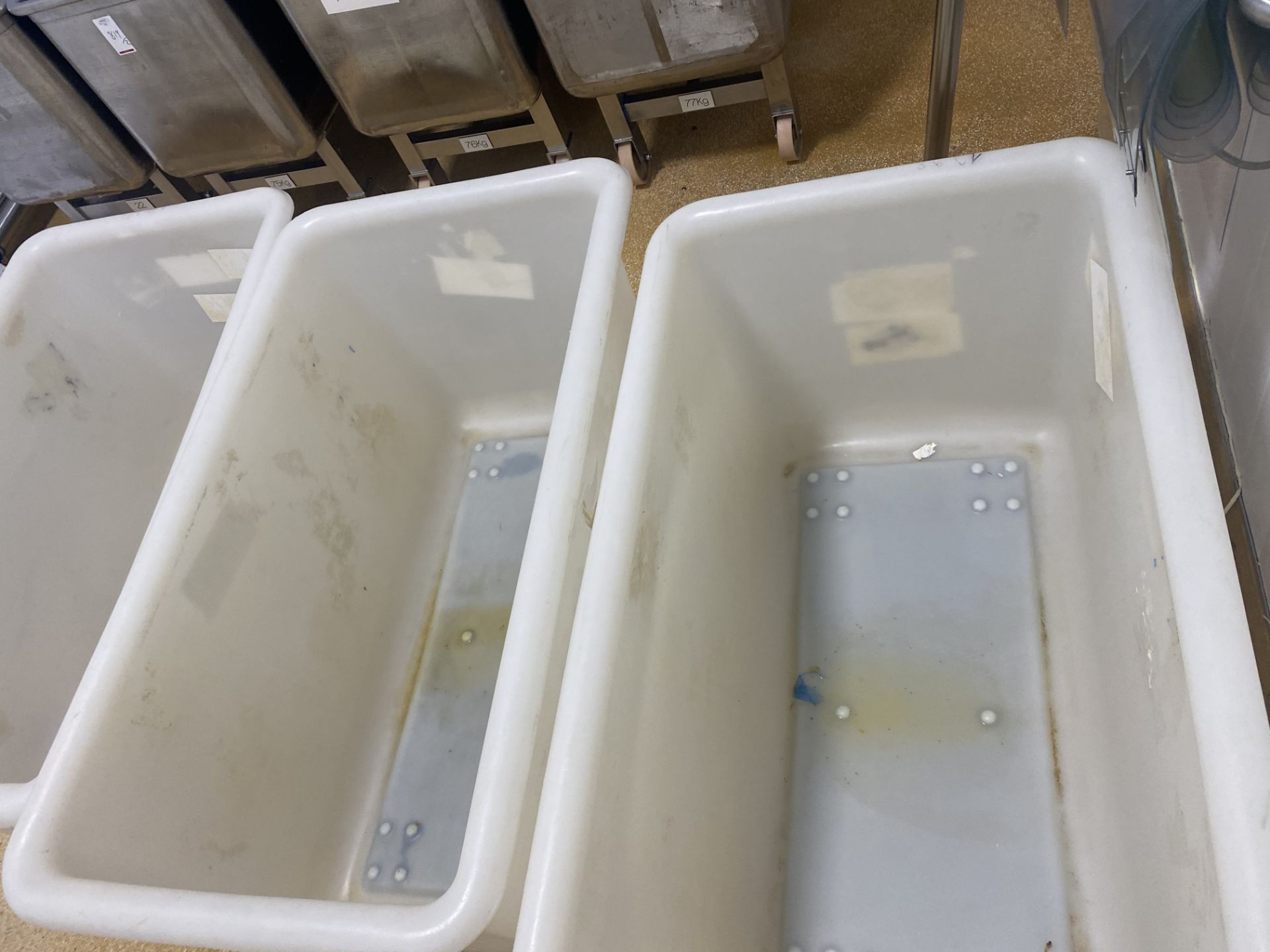 4 mobile plastic tubs - Image 2 of 3