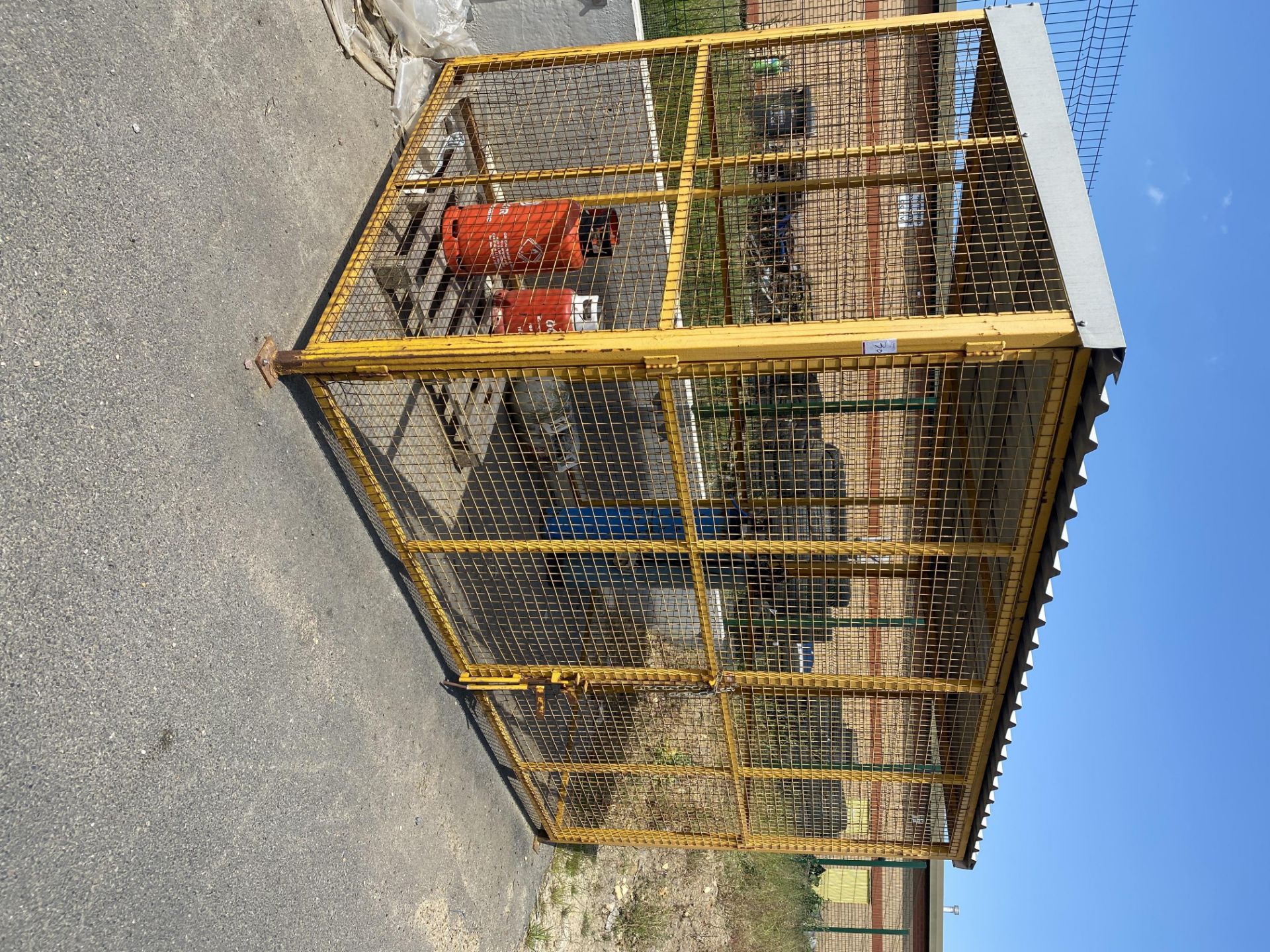 Large storage cage unit