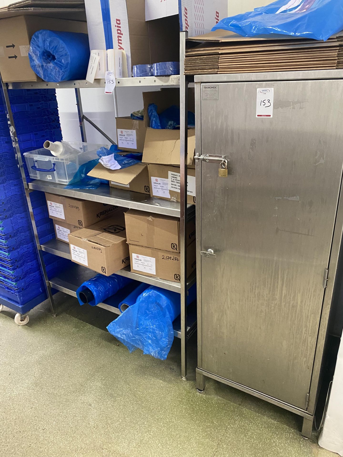 Lockable stainless steel cabinet and a stainless steel shelfing unit