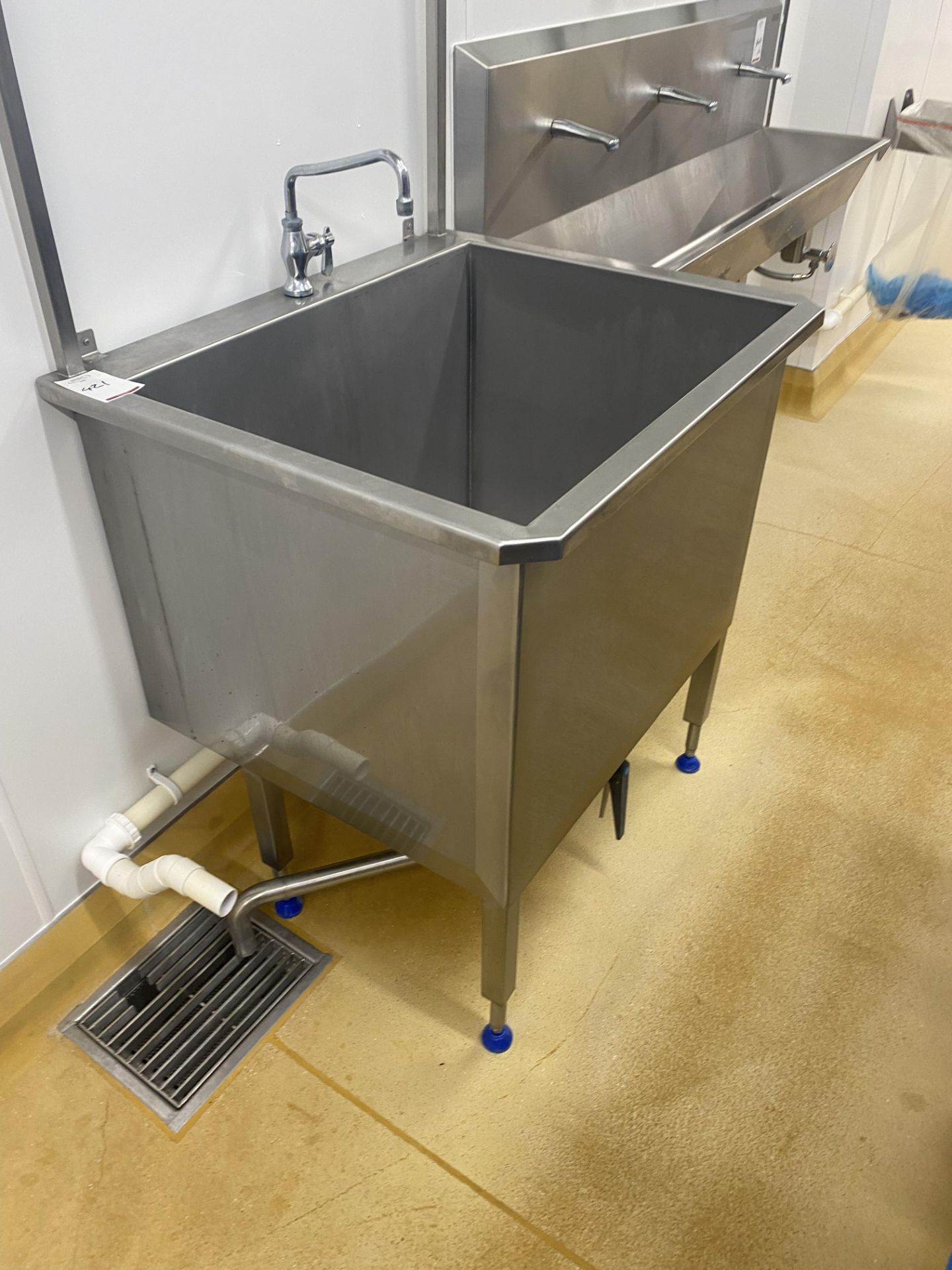 Stainless steel wash basin (located in Factory 5)