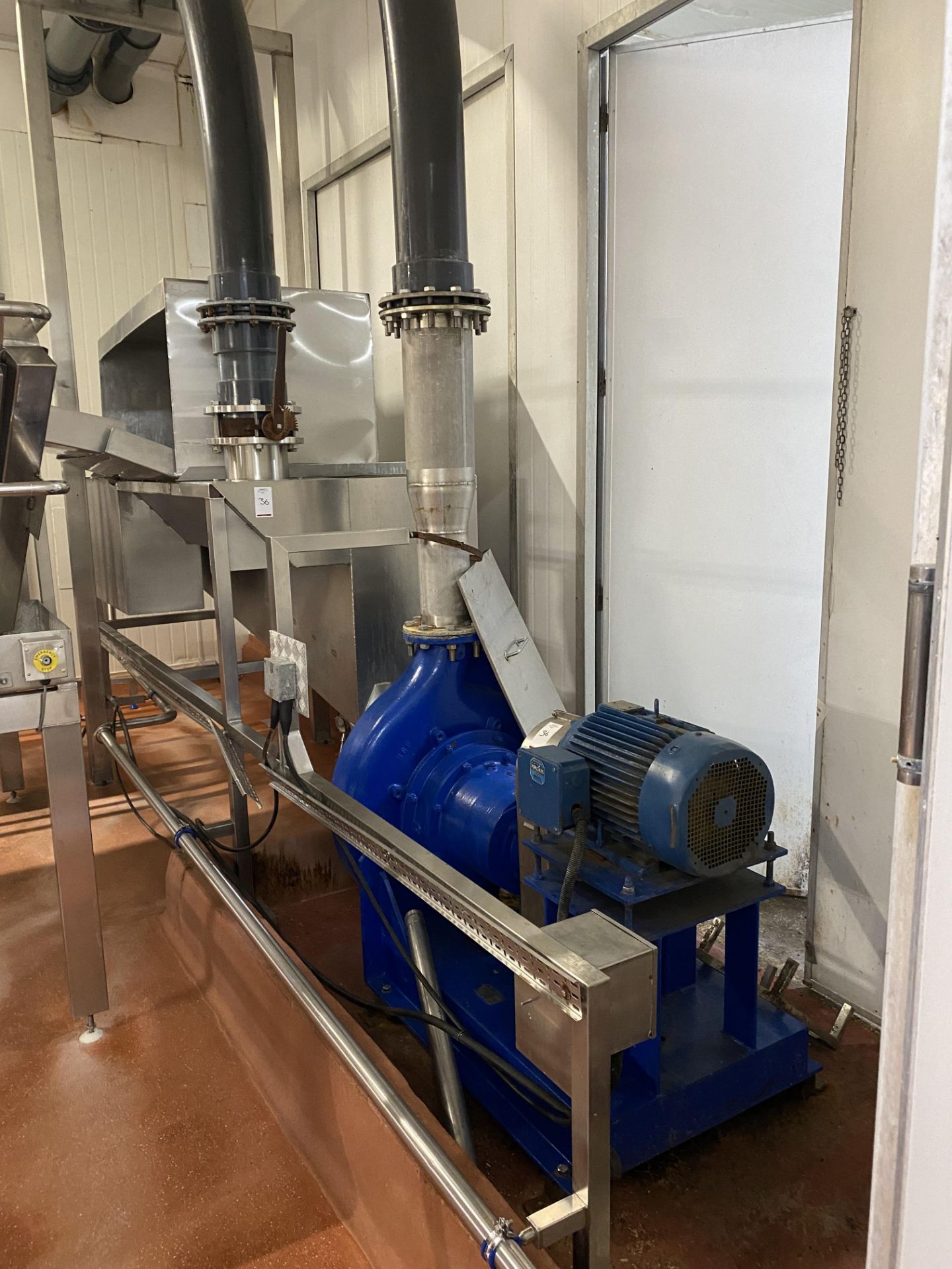 Fruit transferring water pump system with approximately 40m tubes , cold wash bin receiver , flume