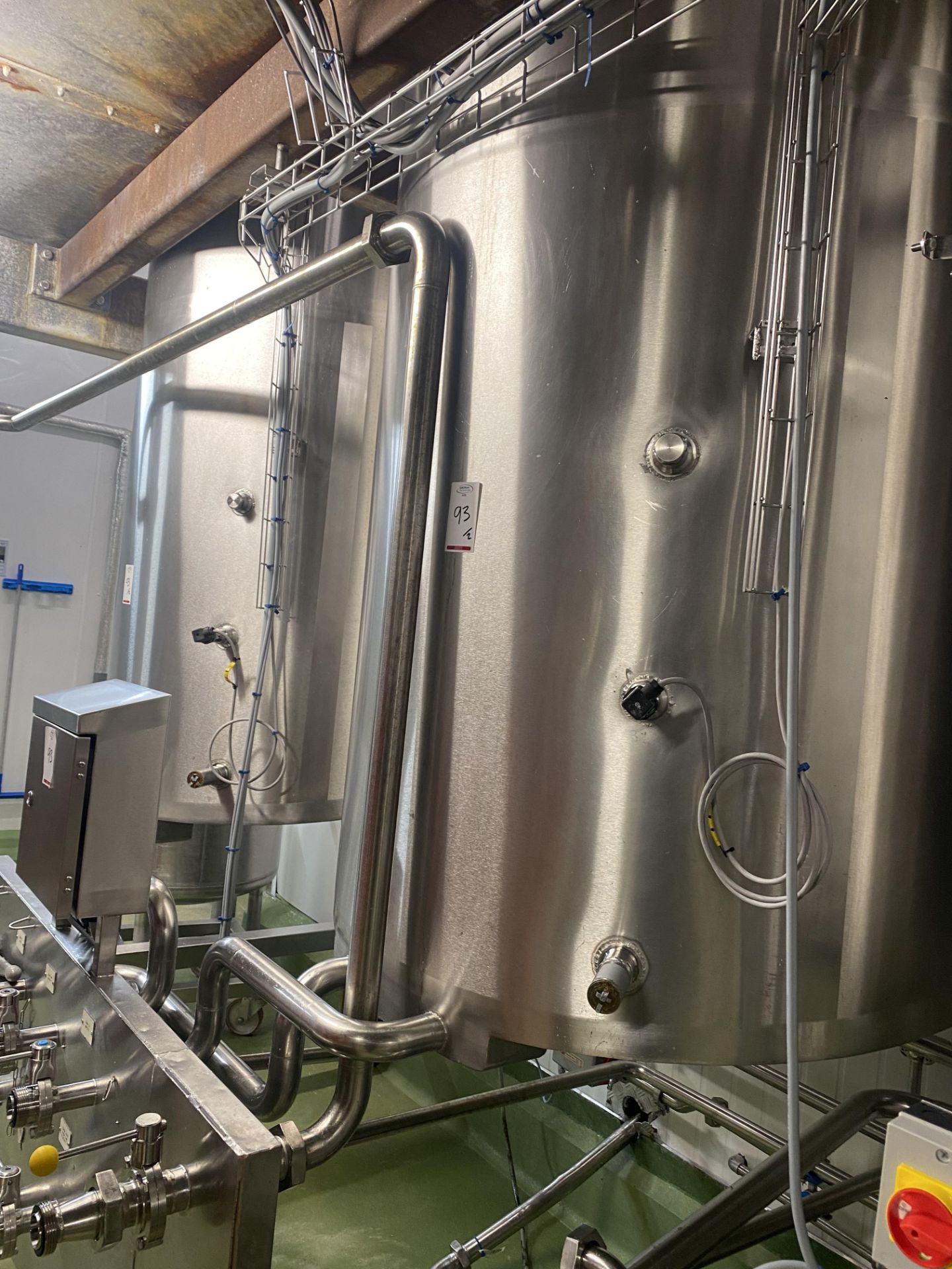6 2500L stainless steel vertical mixing tanks with purpose built stainless steel dispensing boards 4 - Image 4 of 20