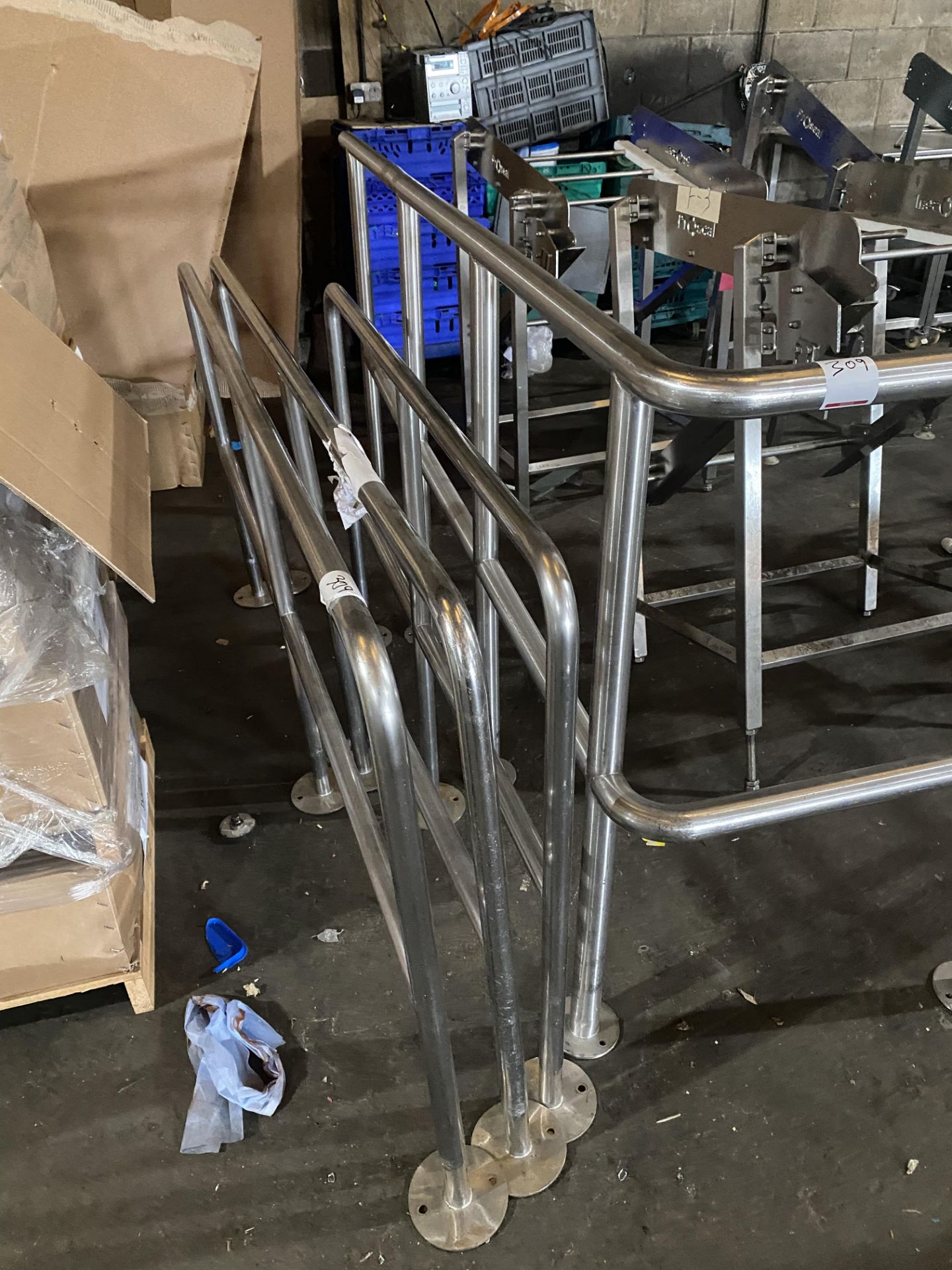 Various stainless steel pedestrian barriers (warehouse)