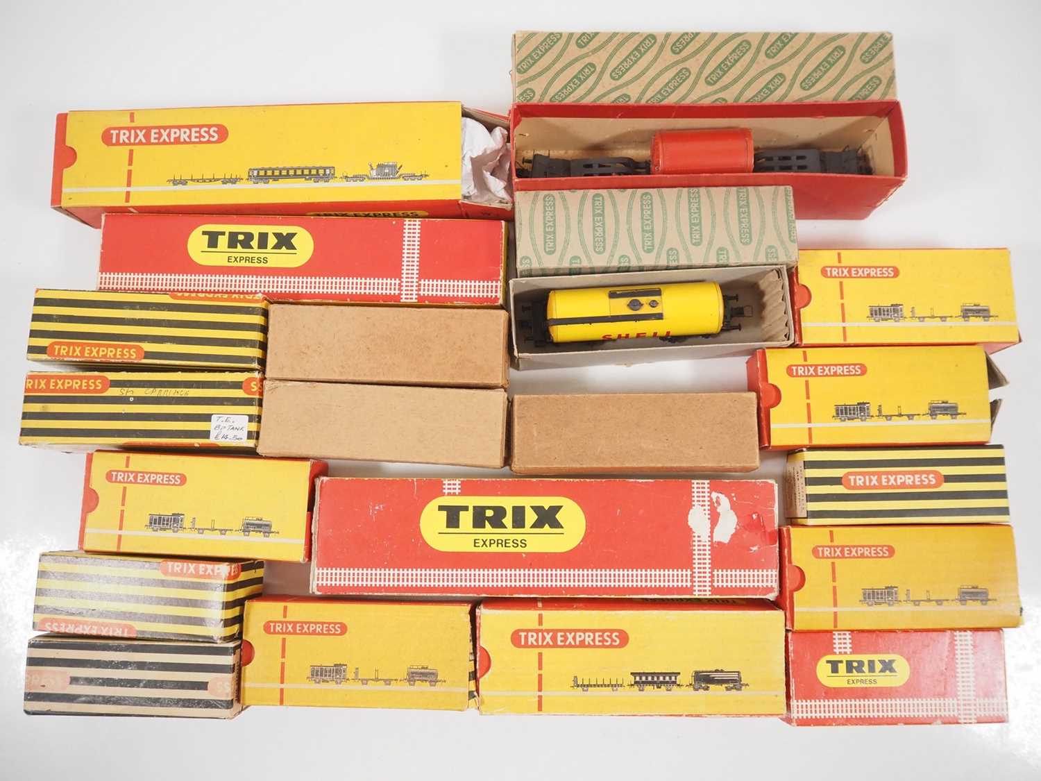 A group of TRIX EXPRESS HO gauge 3-rail wagons, all boxed - G in F/G boxes (20)