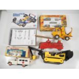 A group of mixed toys and tinplate to include TONKA and an unbuilt TAMIYA plastic kit - F/VG in F/