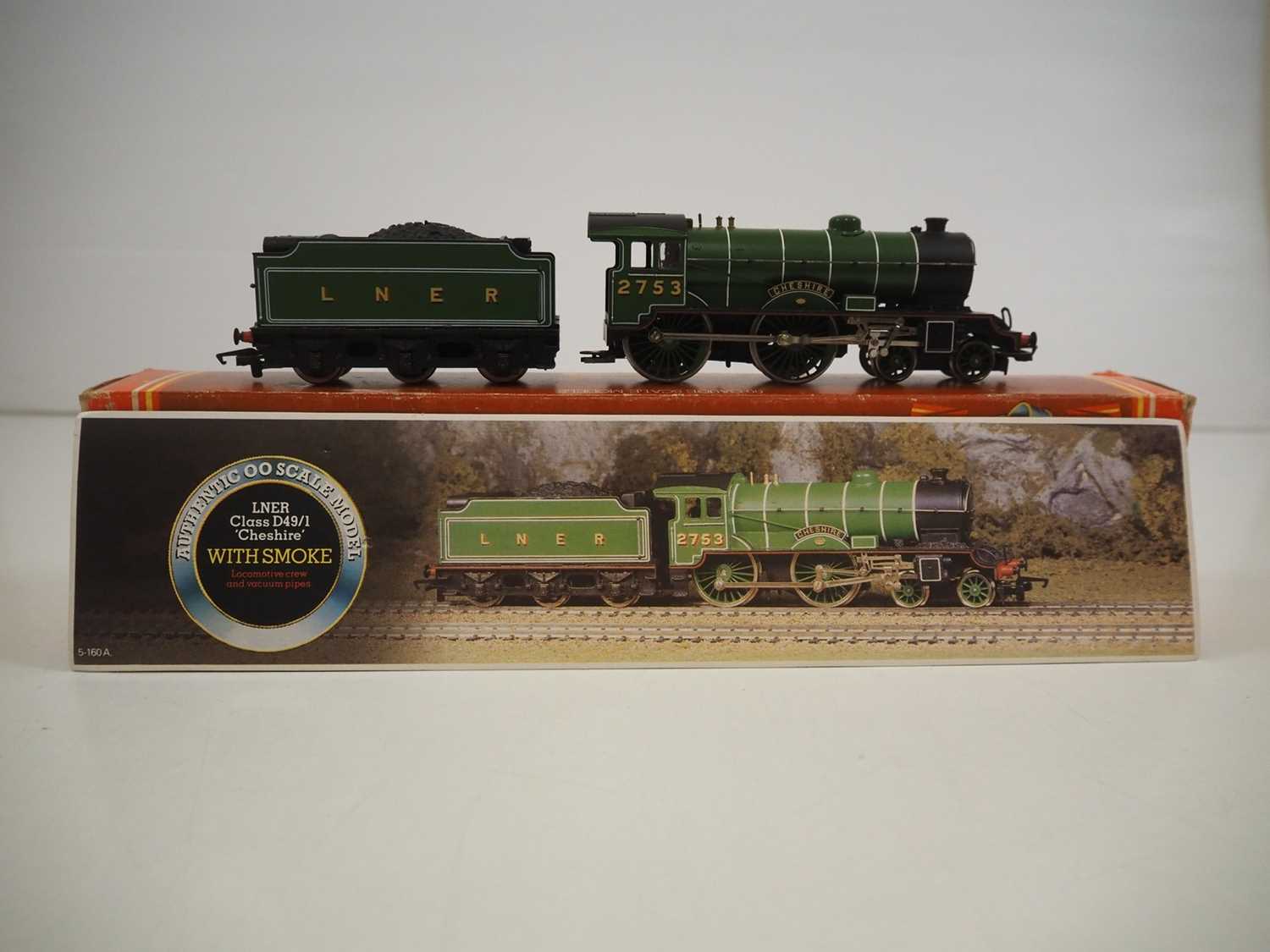 A group of HORNBY OO gauge LNER steam locomotives comprising R053 class B17 'Manchester United', - Image 5 of 9