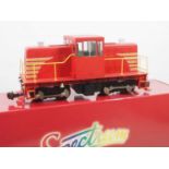 A SPECTRUM 1:20.3 Narrow Gauge G scale 81898 GE 45-Ton Side Rod diesel locomotive in red/yellow
