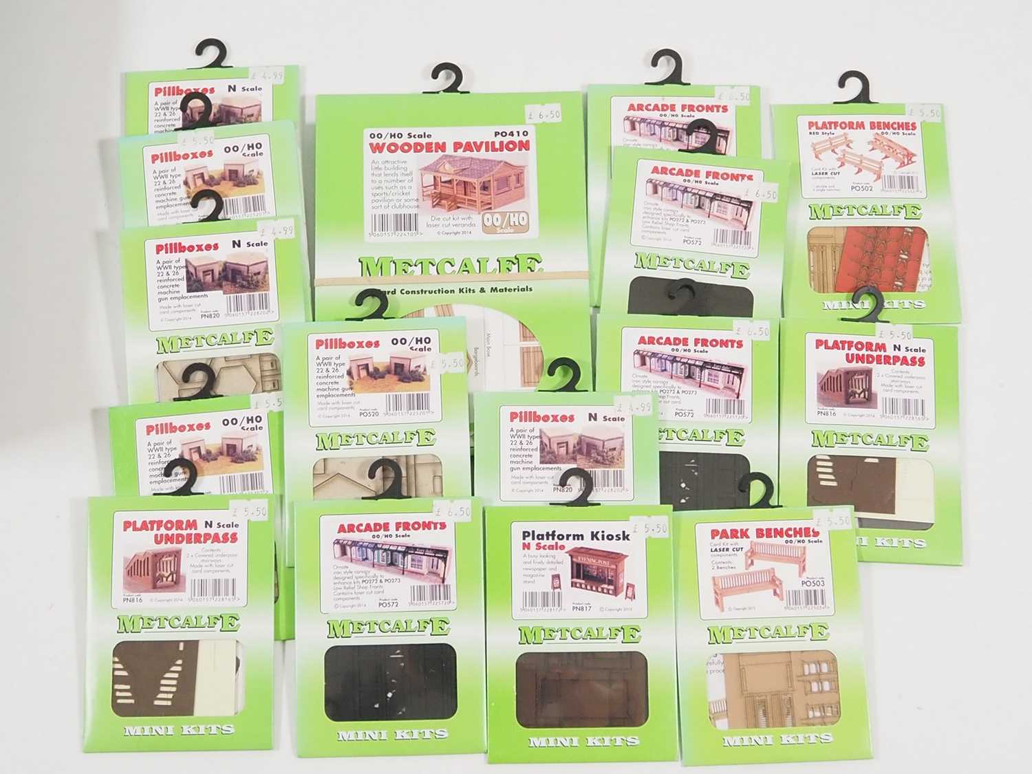A large group of OO gauge kits by METCALFE, WILLS and HORNBY together with a few N gauge METCALFE - Image 4 of 6