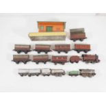 A group of playworn O gauge clockwork locos, rolling stock and building by HORNBY and others - F