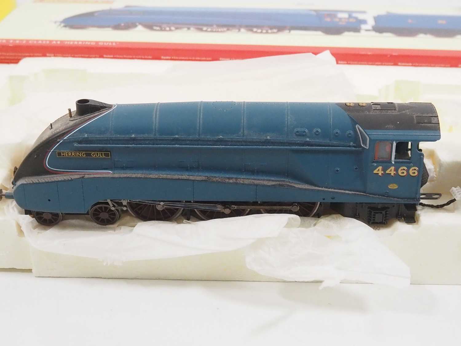 A HORNBY OO gauge R2805XS class A4 steam locomotive in LNER blue 'Herring Gull' (DCC sound fitted) - - Image 4 of 7