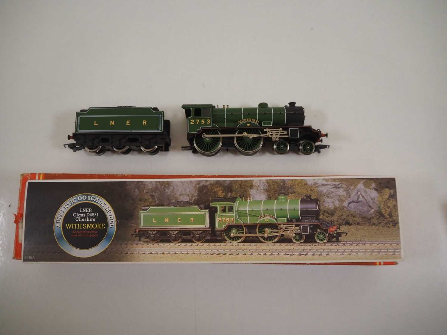 A group of HORNBY OO gauge LNER steam locomotives comprising R053 class B17 'Manchester United', - Image 4 of 9