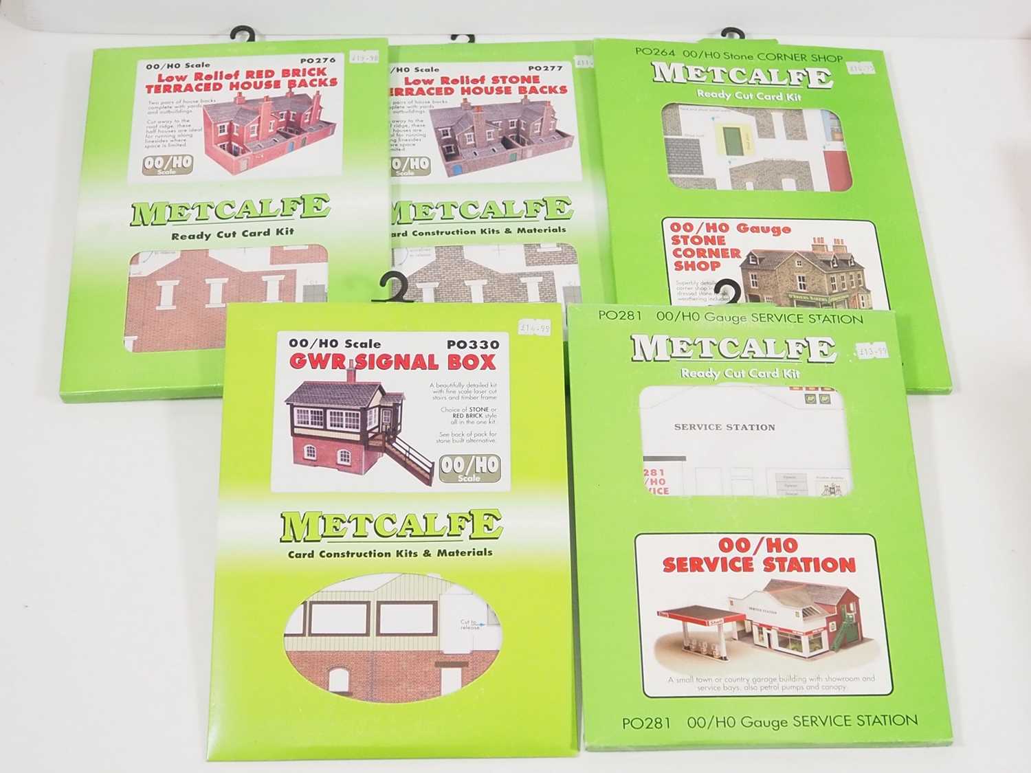 A large group of OO gauge kits by METCALFE, WILLS and HORNBY together with a few N gauge METCALFE - Image 3 of 6
