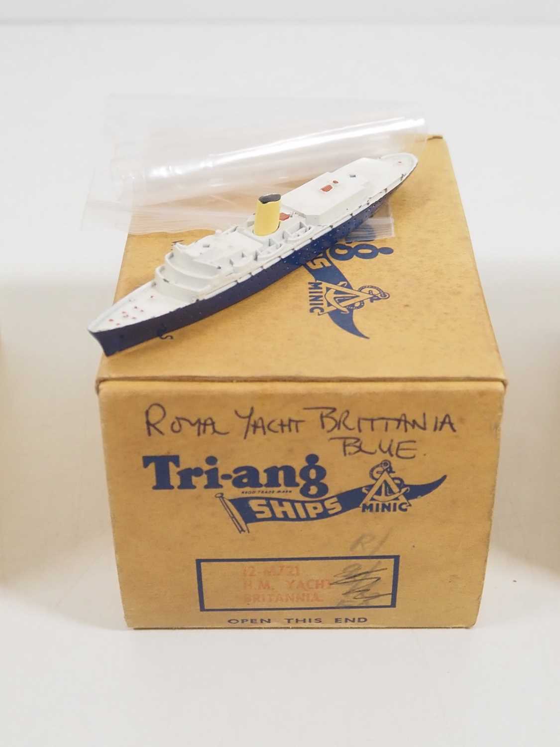 A group of vintage TRI-ANG MINIC ships trade boxes comprising (with quantity of contents in - Image 3 of 4