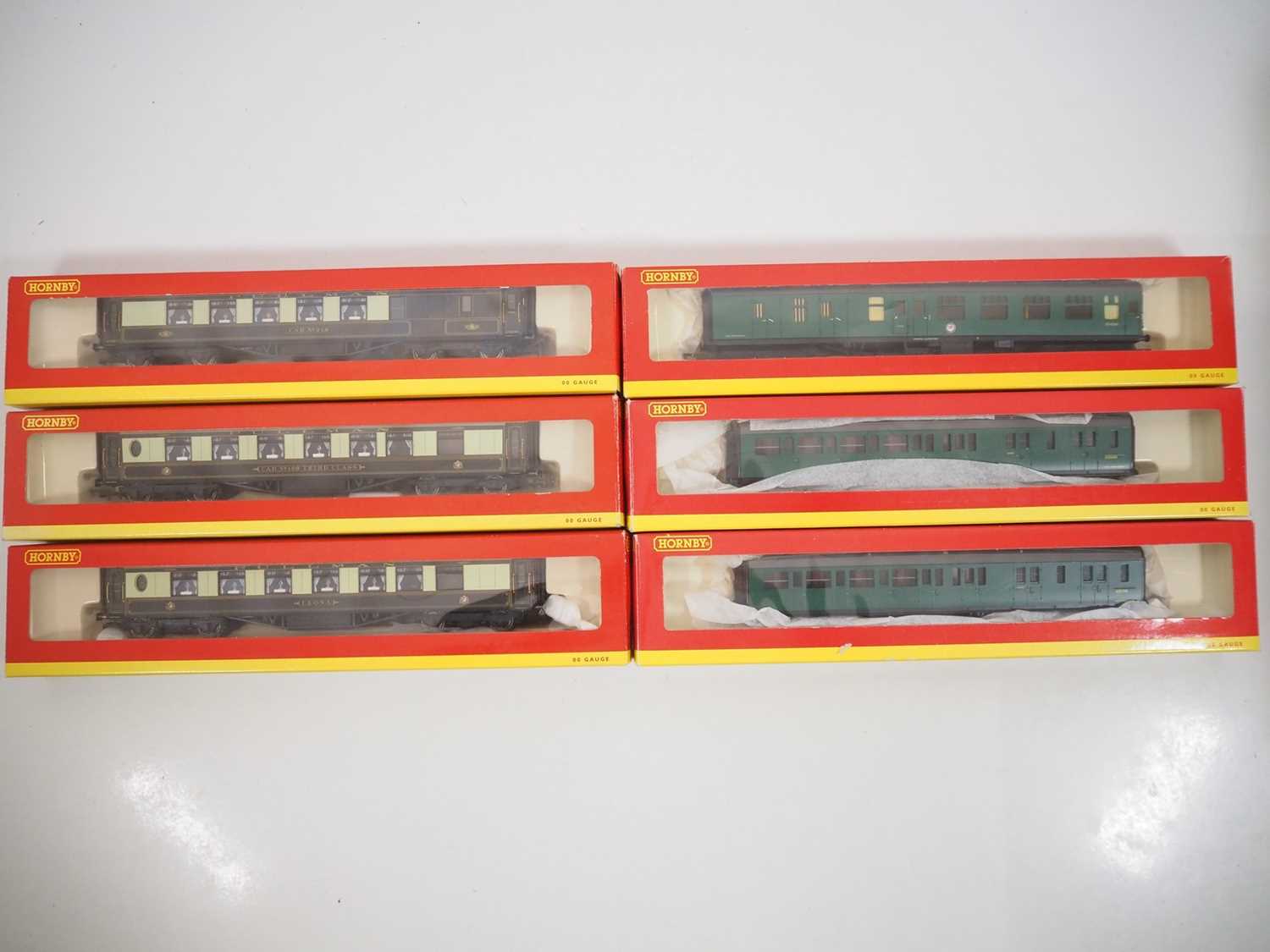 A mixed group of HORNBY OO gauge passenger coaches, to include Southern Region and Pullman cars - VG