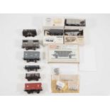 A group of O gauge built/unbuilt/part built kit based wagons by various manufacturers - G in G boxes