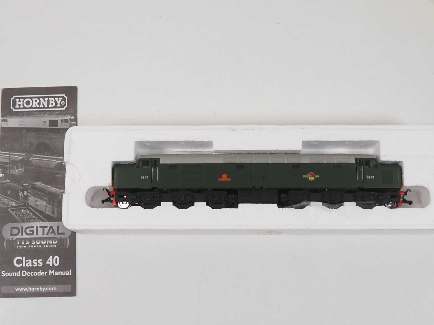 A pair of HORNBY OO gauge Railroad diesel locomotives comprising R3282 Warship class 'Thruster' - Image 3 of 4