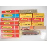 A group of TRIX EXPRESS HO gauge 3-rail coaches, all boxed - G in G boxes (17)