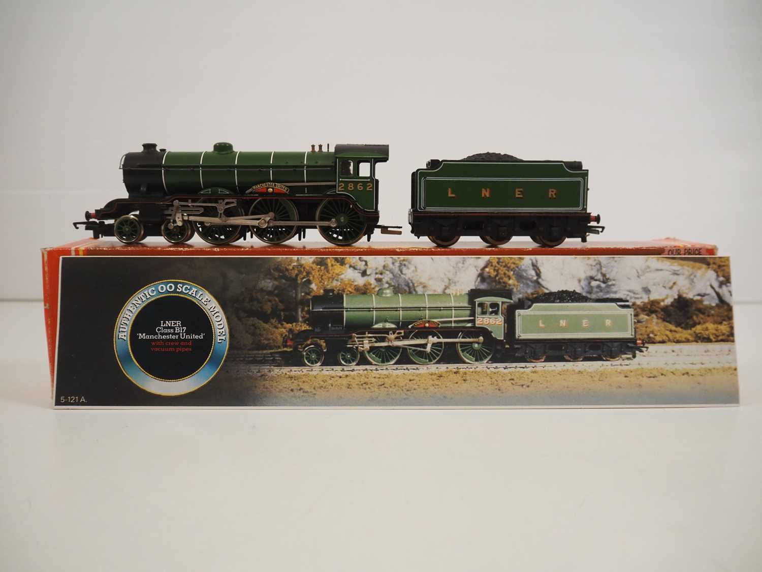 A group of HORNBY OO gauge LNER steam locomotives comprising R053 class B17 'Manchester United', - Image 7 of 9