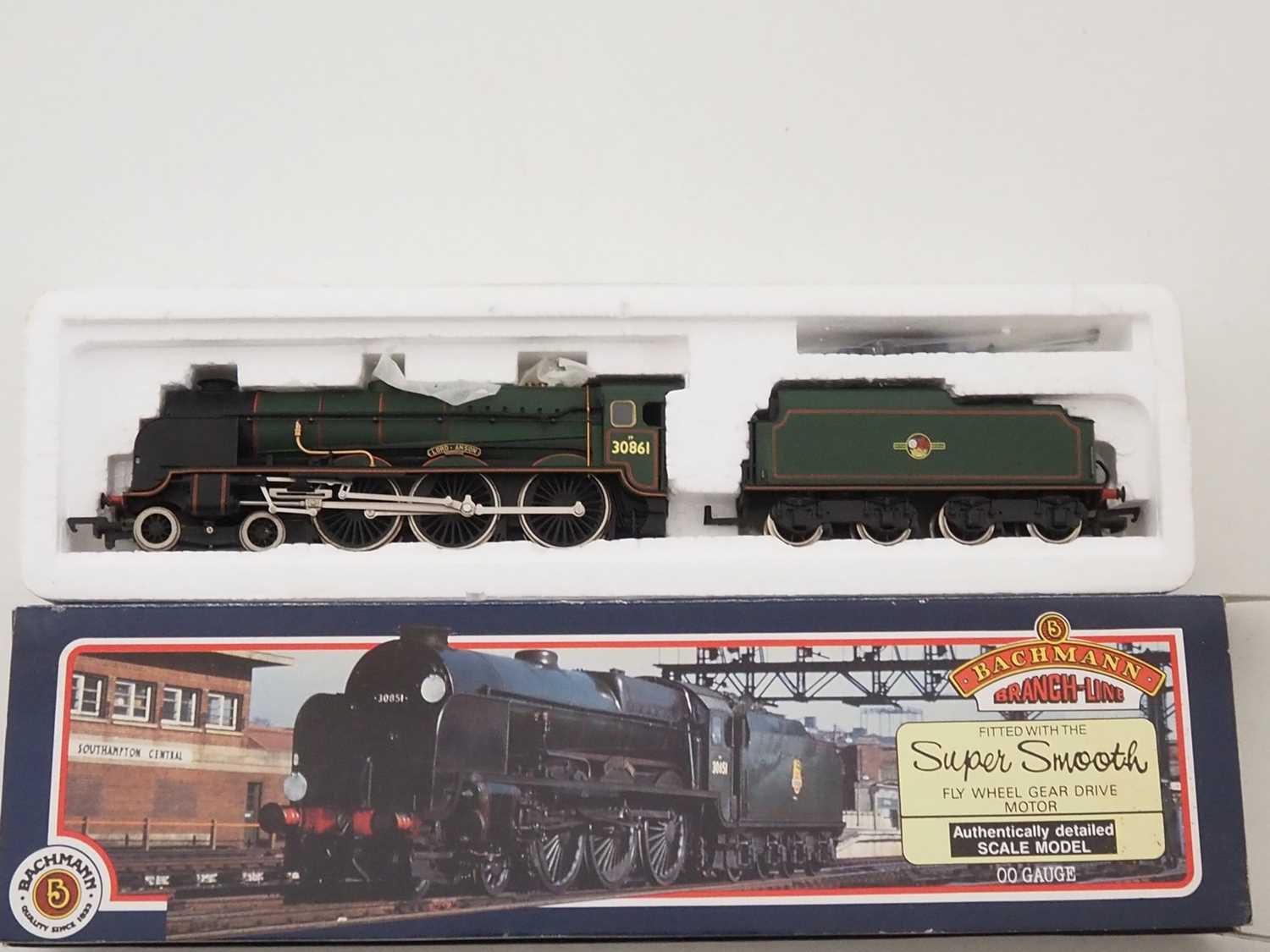 A BACHMANN OO gauge 'Lord Nelson' steam locomotive in BR green together with 4x Thompson coaches - Image 2 of 5