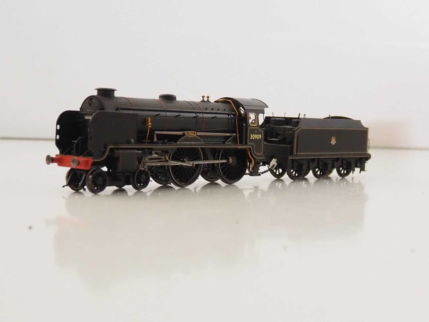 A HORNBY OO gauge R2898XS Schools Class steam locomotive in BR black livery 'St Paul's' - DCC - Image 3 of 5