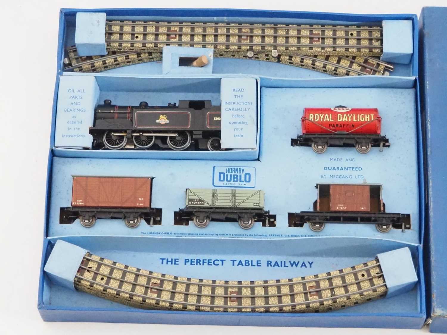 A HORNBY DUBLO OO gauge EDG17 0-6-2 Tank Goods Train set, appears complete - G/VG in G box - Image 2 of 3