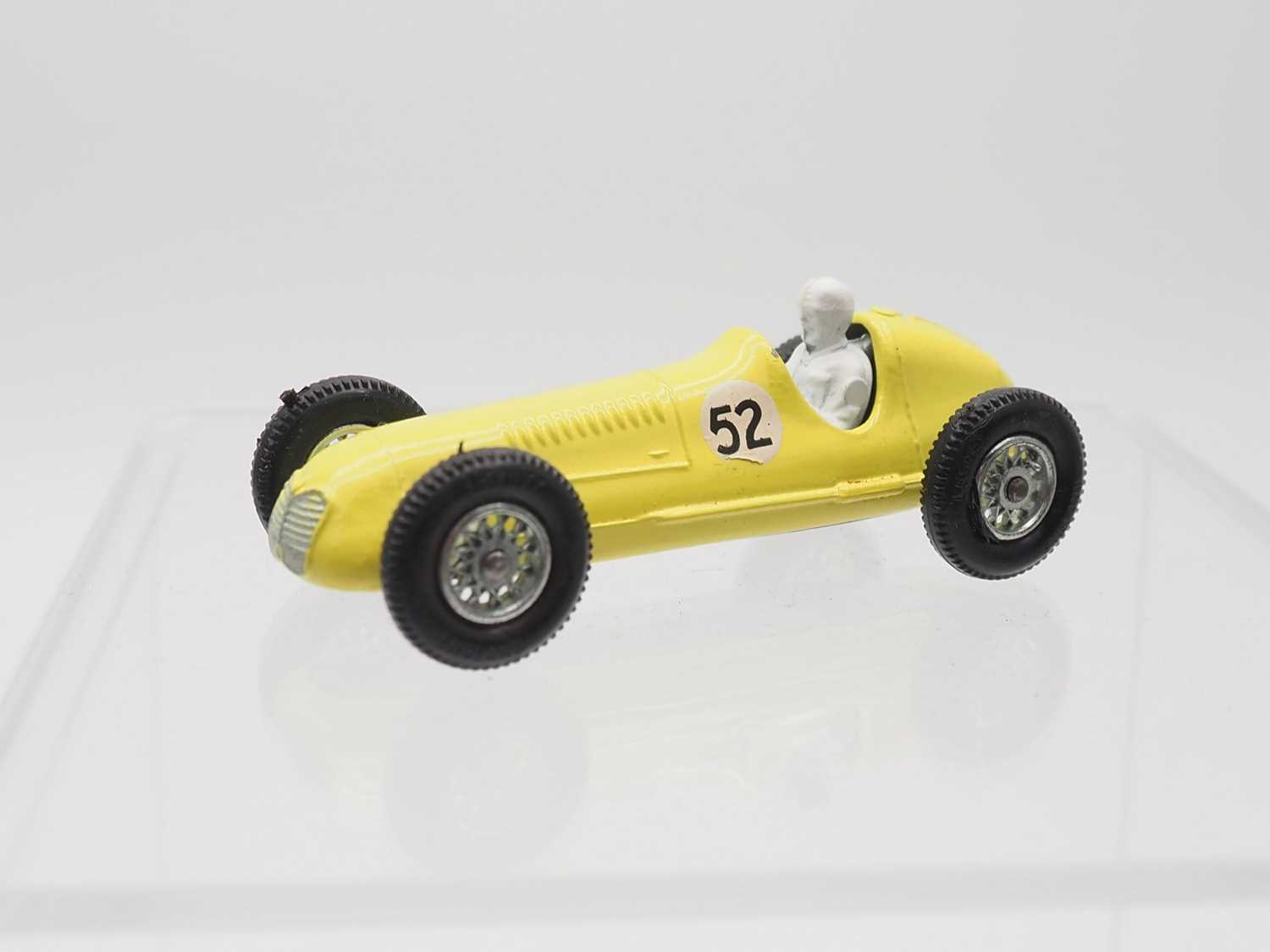 A Matchbox Regular Wheels 52a 1948 Maserati 4CLT Racing Car - lemon yellow body with racing number - Image 3 of 10