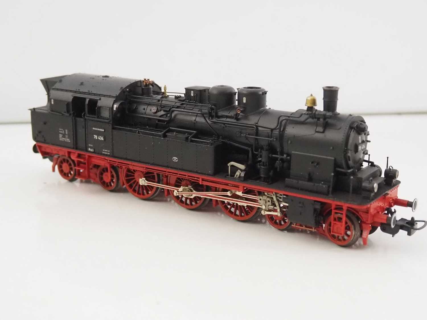 A group of FLEISCHMANN HO gauge German outline steam locos comprising two boxed and two unboxed - Image 4 of 13