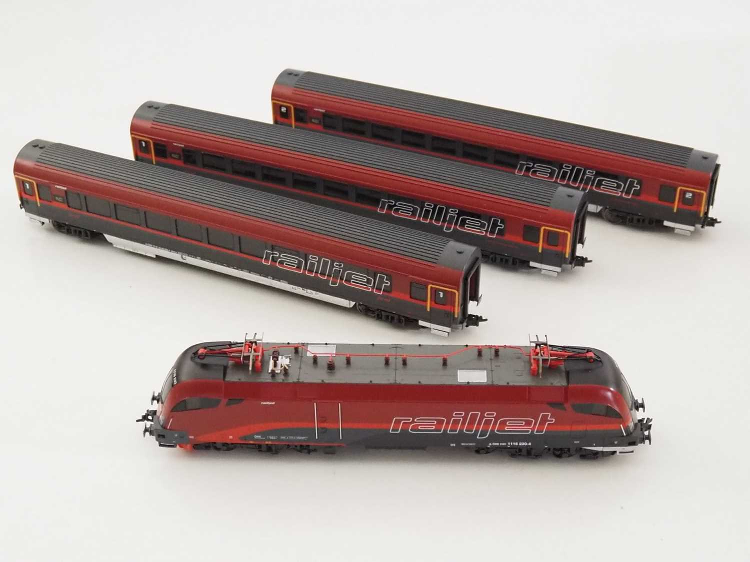 A PIKO HO gauge Austrian outline 57172 Railjet starter train set comprising a Taurus locomotive - Image 5 of 6