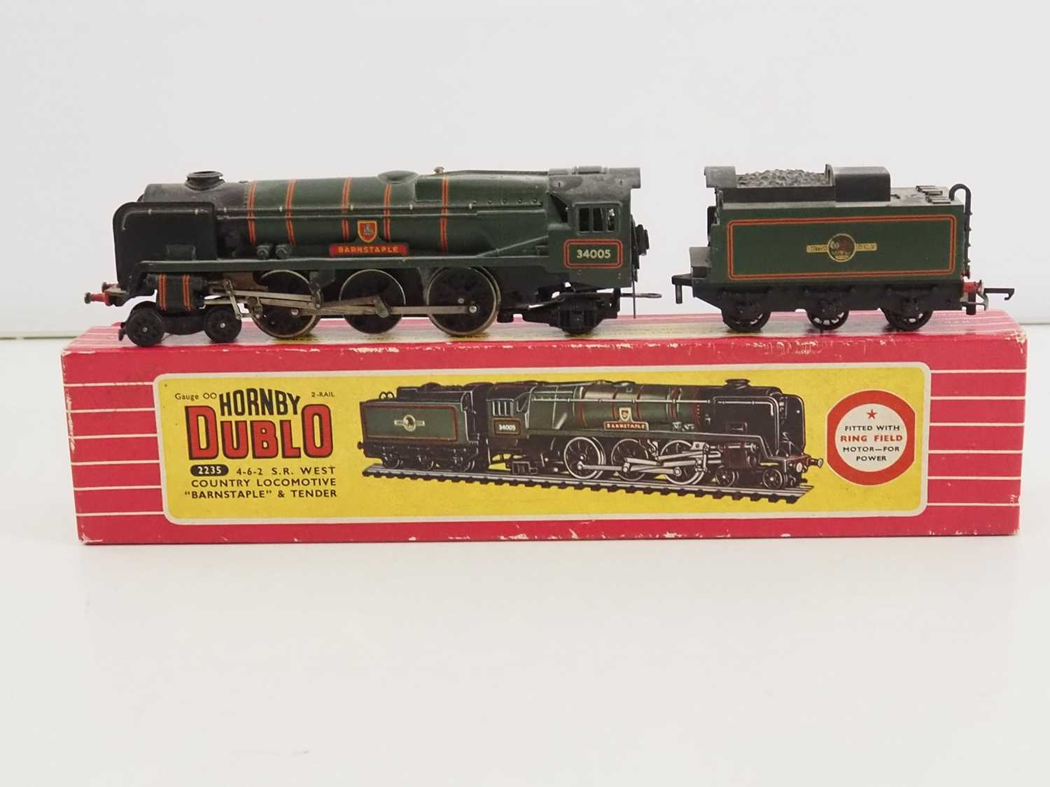 A HORNBY DUBLO OO gauge 2-rail 2235 West Country class steam locomotive 'Barnstaple' in BR green - Image 4 of 6