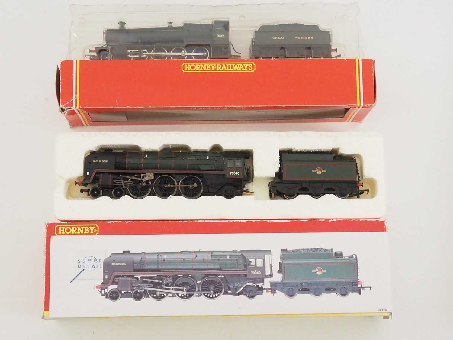 A pair of HORNBY OO gauge steam locomotives comprising a 28xx class in GWR green and a Britannia