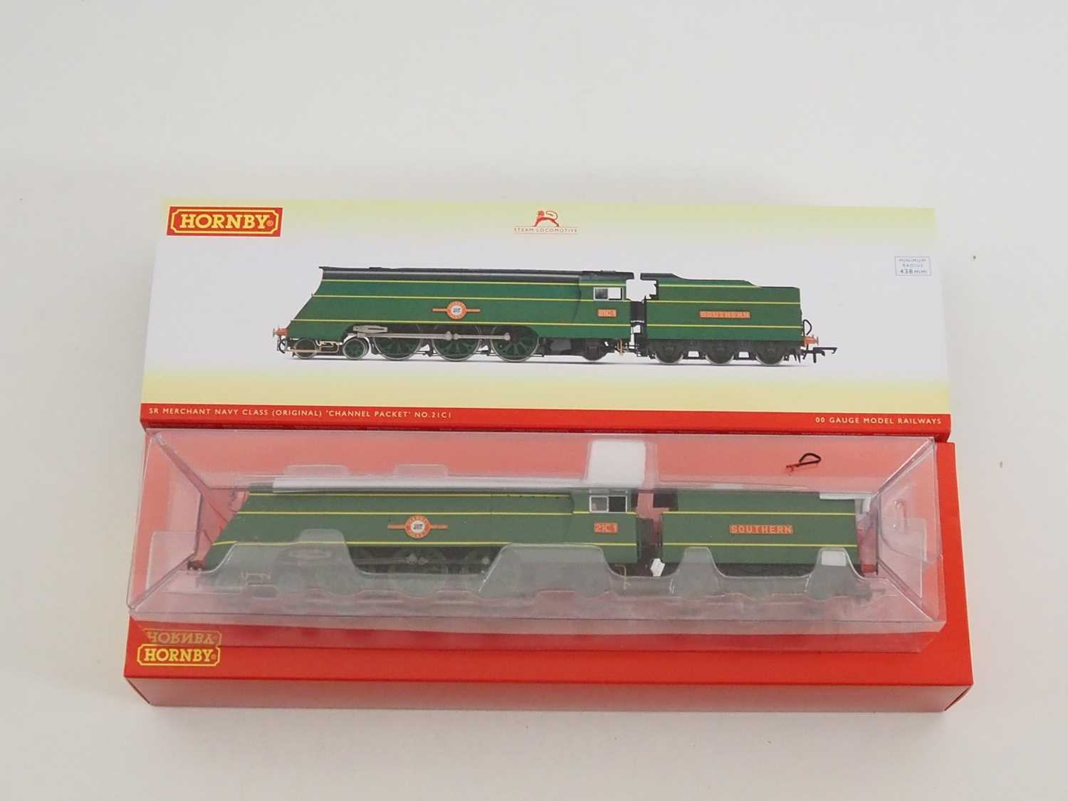 A HORNBY OO gauge R3434 Merchant Navy class steam locomotive in Southern green livery 'Channel