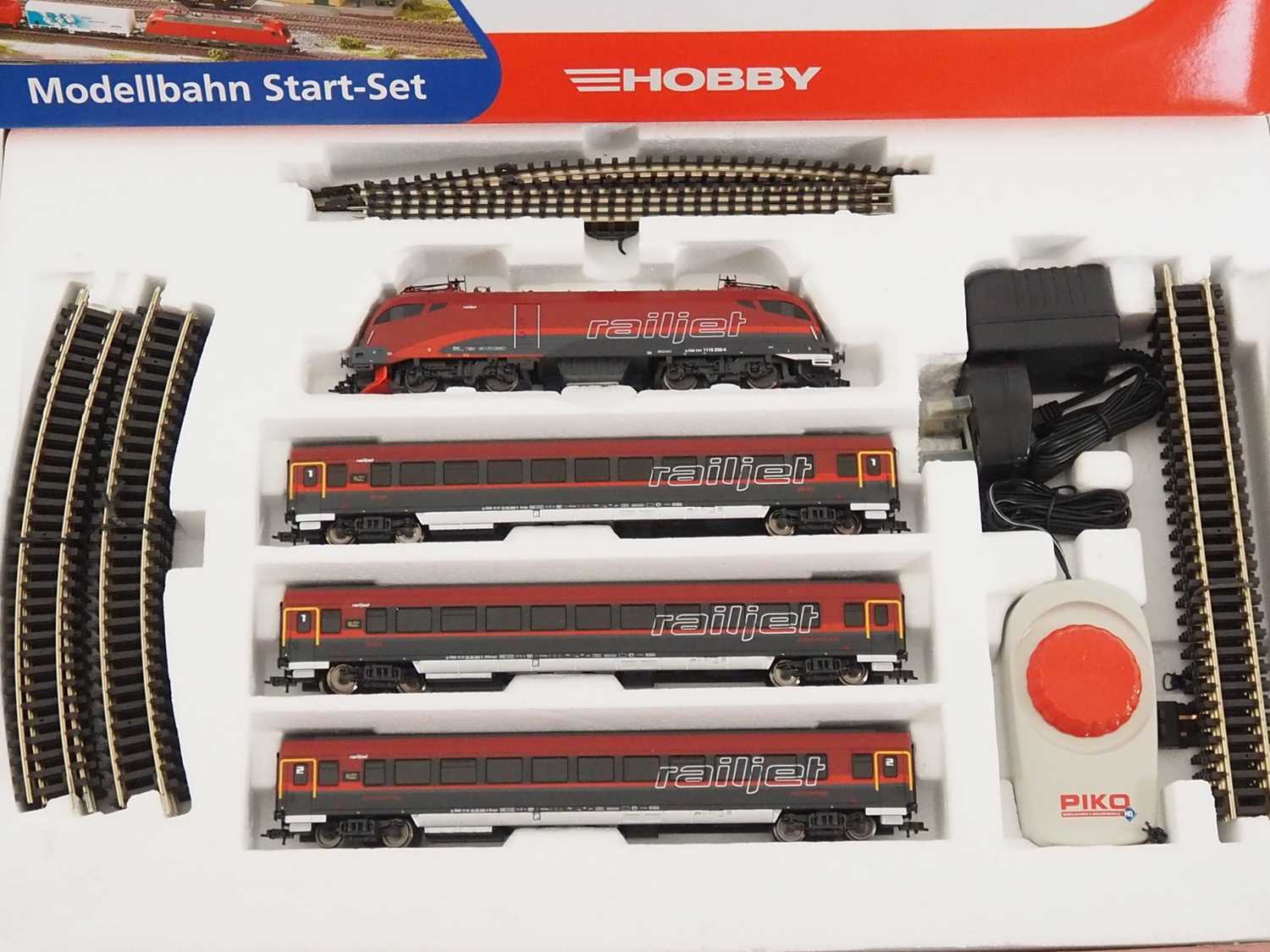 A PIKO HO gauge Austrian outline 57172 Railjet starter train set comprising a Taurus locomotive - Image 4 of 6