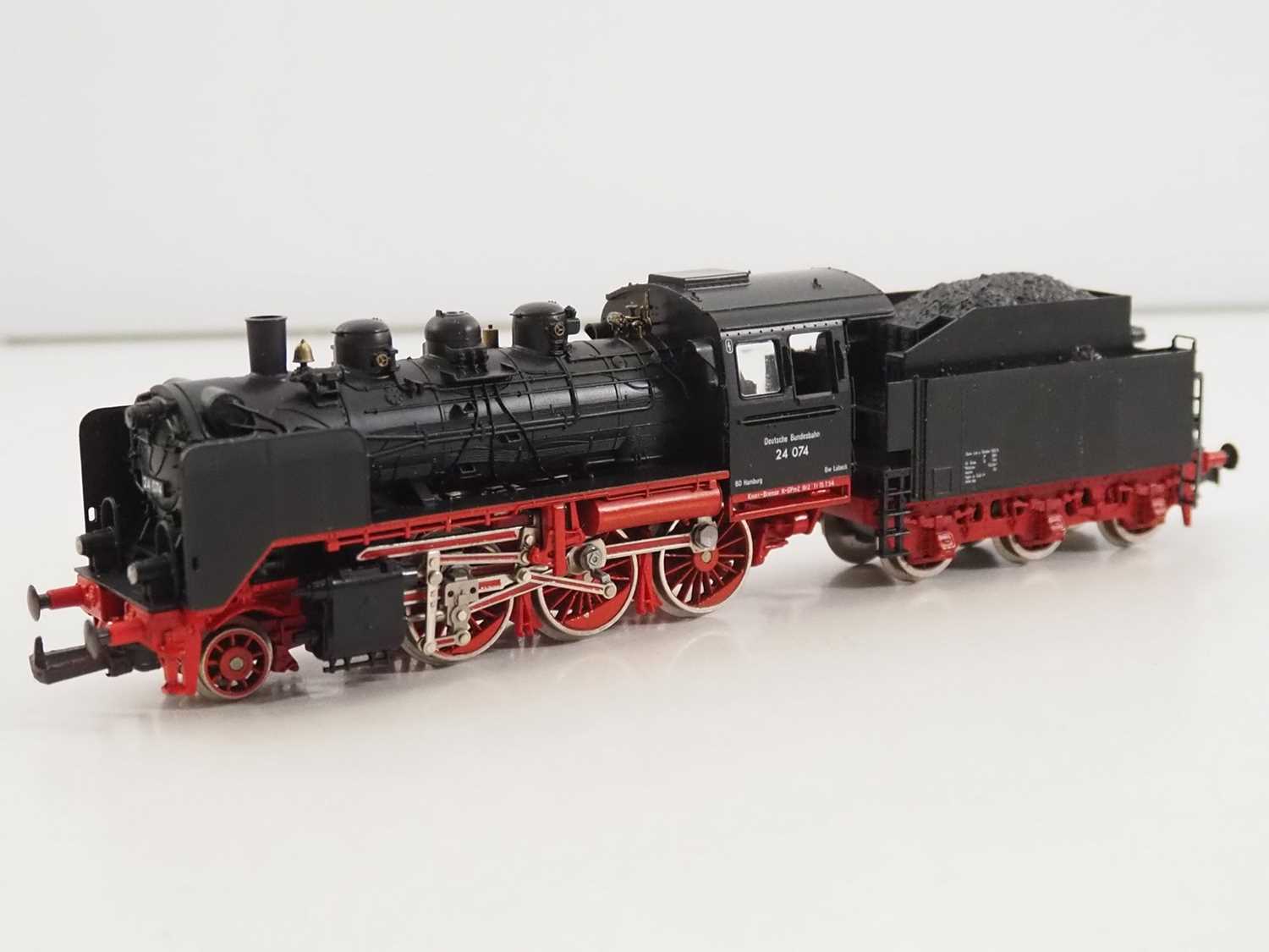 A group of FLEISCHMANN HO gauge German outline steam locos comprising two boxed and two unboxed - Image 11 of 13