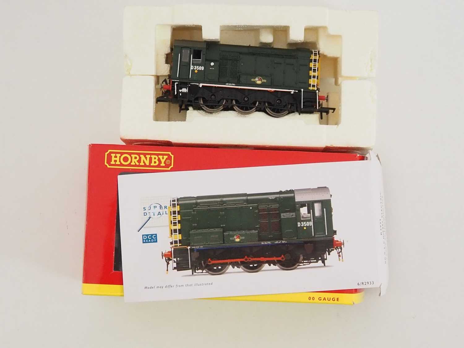 A pair of HORNBY OO gauge diesel locomotives comprising classes 08 and 31 both in BR green - Image 3 of 4