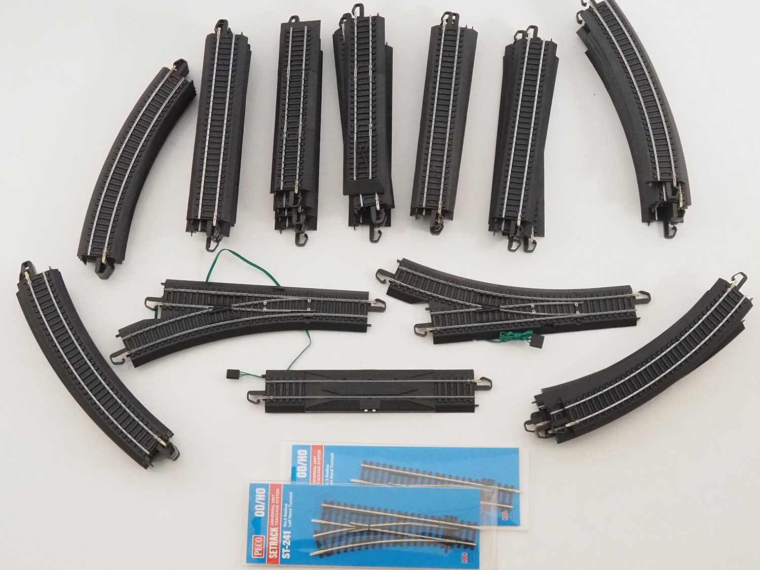 A very large box full of HO gauge pre-ballasted track by BACHMANN and others some in original - Image 3 of 4