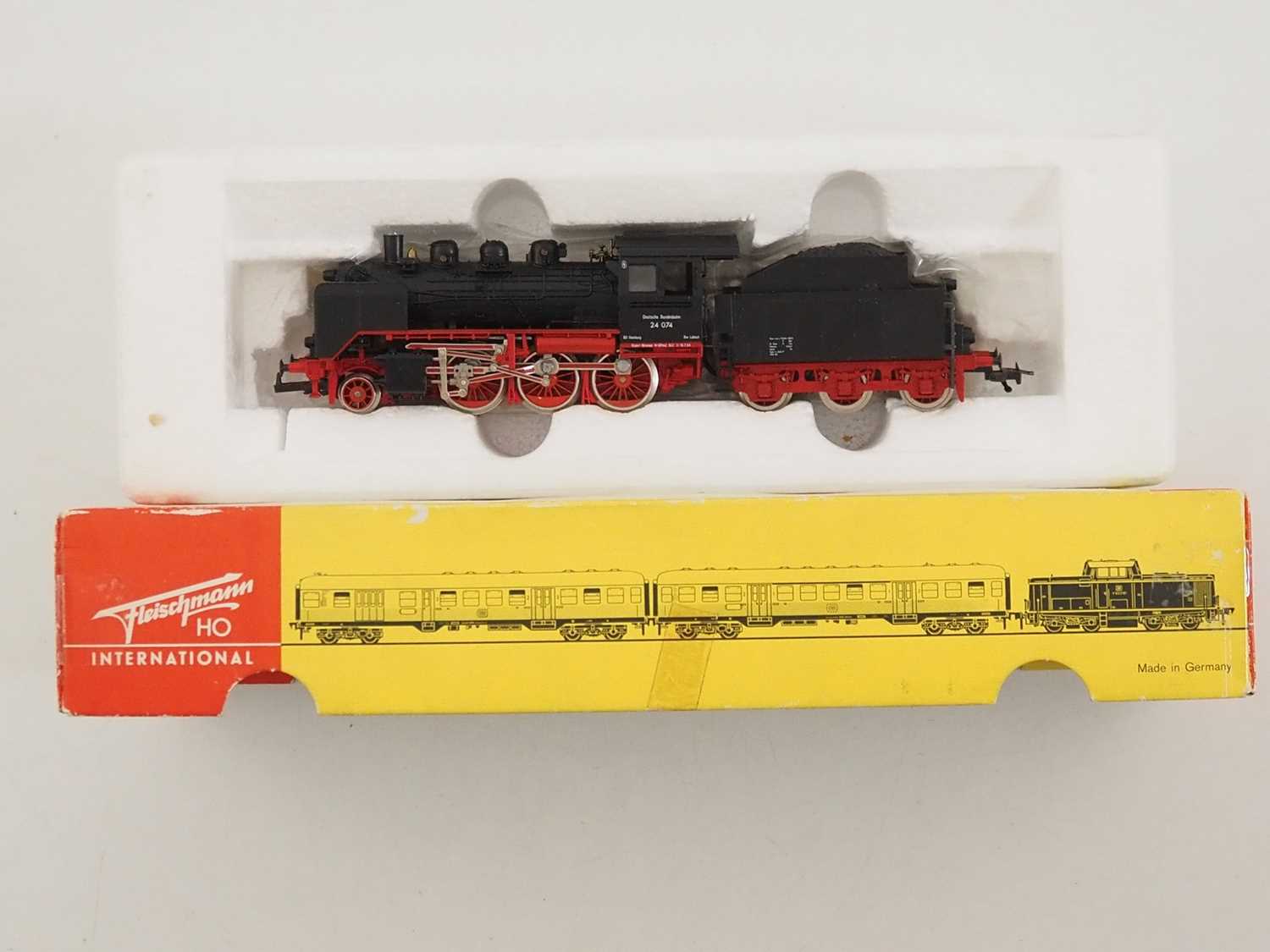 A group of FLEISCHMANN HO gauge German outline steam locos comprising two boxed and two unboxed - Image 10 of 13