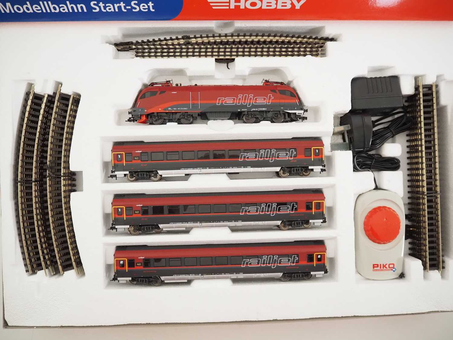 A PIKO HO gauge Austrian outline 57172 Railjet starter train set comprising a Taurus locomotive - Image 3 of 6