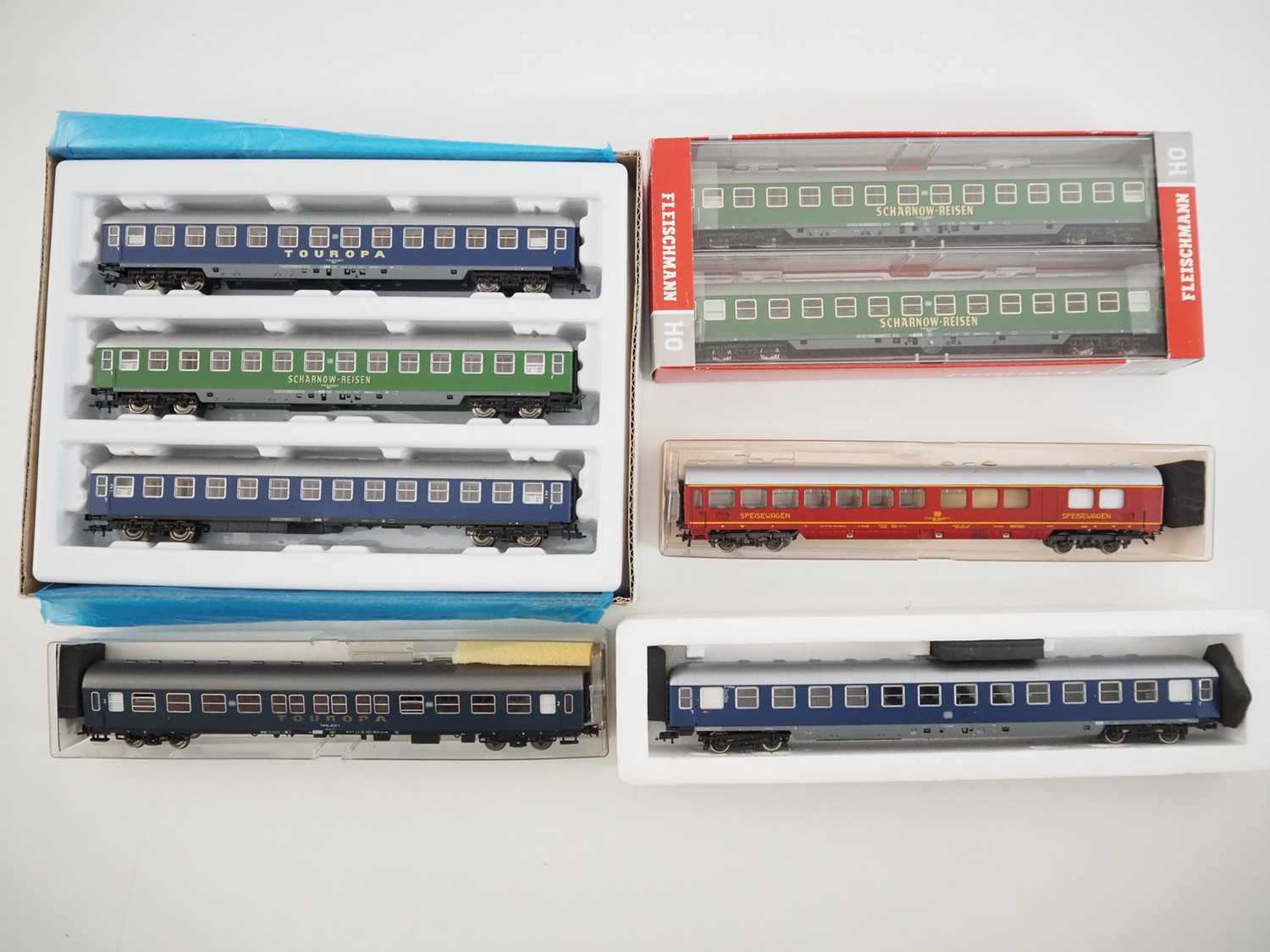 A group of HO gauge German outline Couchette cars by FLEISCHMANN, ROCO and others together with a - Image 2 of 3
