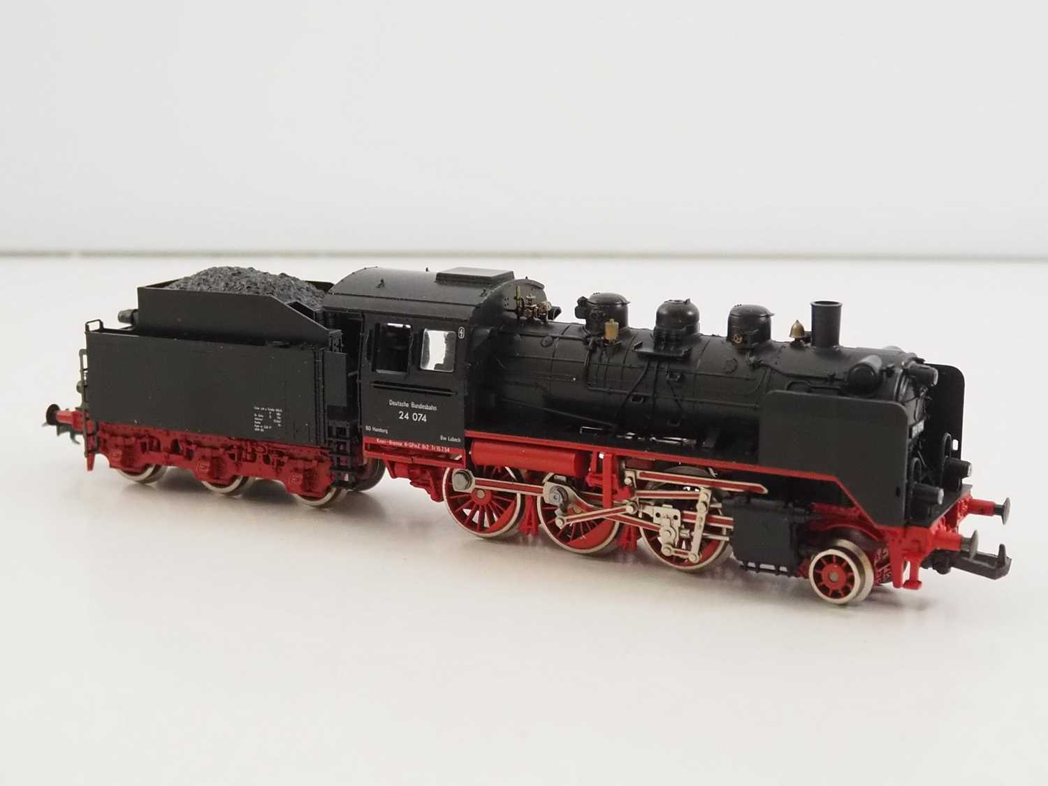 A group of FLEISCHMANN HO gauge German outline steam locos comprising two boxed and two unboxed - Image 12 of 13