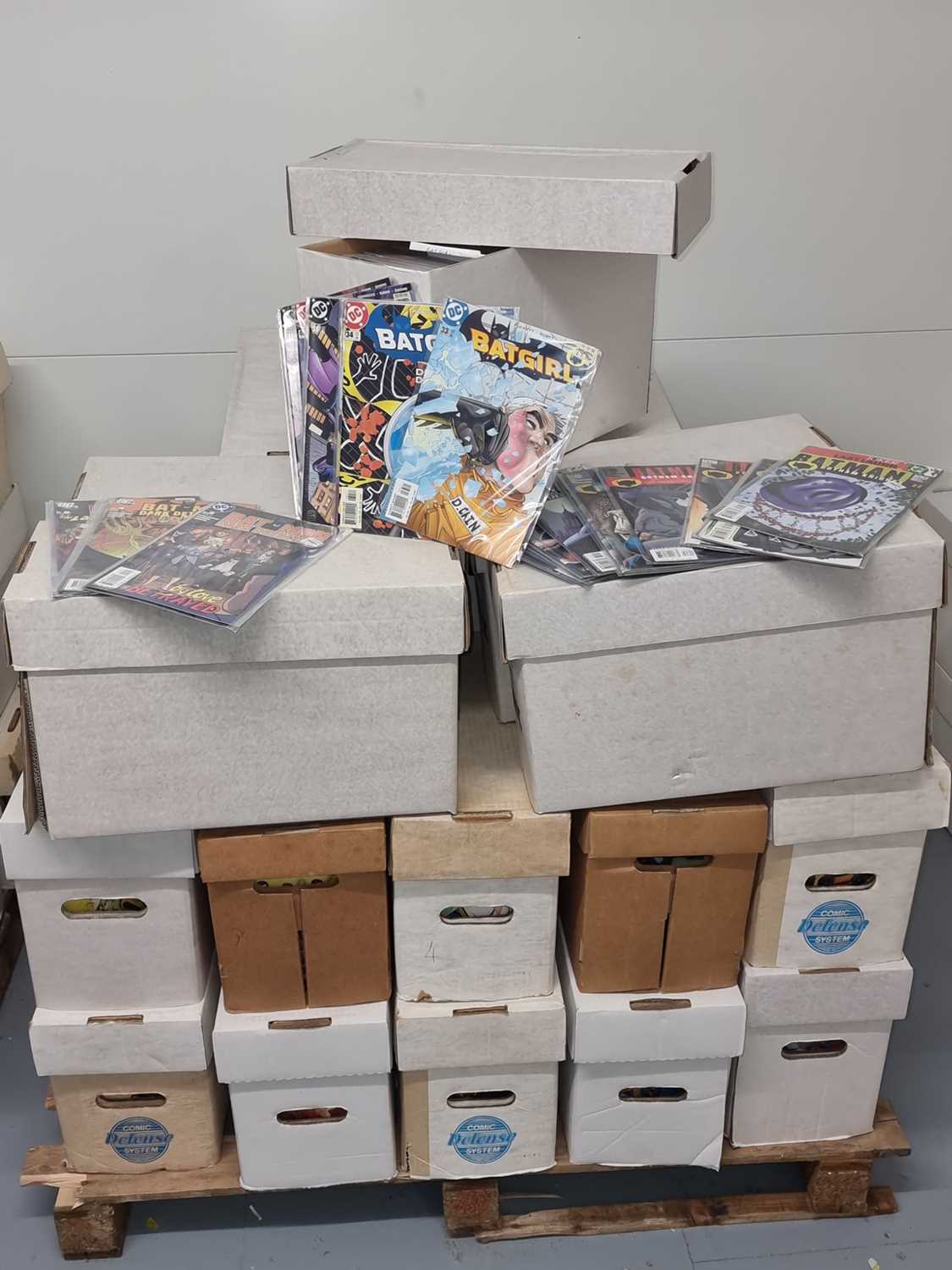 MARVEL & DC LOT (circa 5000+ in Lot) - A huge collection of Marvel & DC Comics covering 10 long & 12