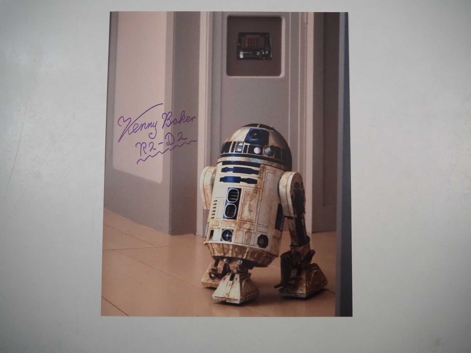 A pair of STAR WARS related autographs to include Peter Mayhew and Kenny Baker (2) - Image 3 of 3