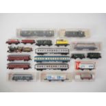 A group of boxed and unboxed HO gauge model railways to include European examples by FLEISCHMANN and