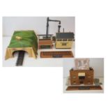 A group of mostly O gauge buildings and accessories - F unboxed (Q)