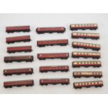 A group of HORNBY DUBLO OO gauge coaches - F/G , all unboxed (18)