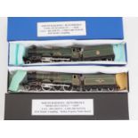 A pair of WRENN OO gauge Castle class steam locomotives renumbered and renamed as 'Earl of Plymouth'