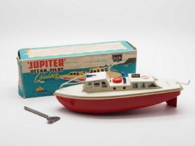 A vintage 1960s SUTCLIFFE 'Jupiter' Ocean Pilot Cruiser clockwork boat with key - G in G box